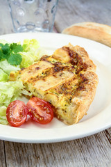 part de tarte au fromage et pommes de terre