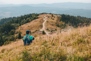 Obraz premium man with backpack hiking by autumn mountains