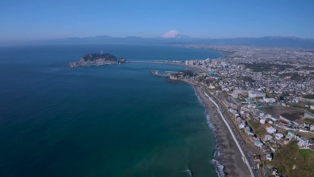 七里ヶ浜から江の島と富士山空撮