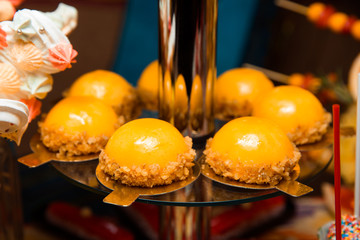  The dessert is round.