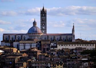 Foto del Duomo di Siena visto dalla Fortezza Medicea.