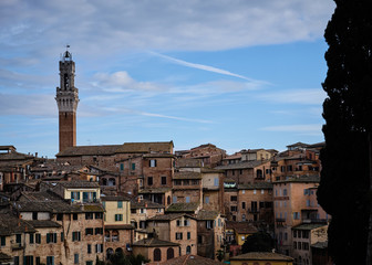 Obraz premium Zdjęcie zrobione w Torre del Mangia z bazyliki San Domenico.