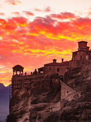 Obraz premium Sunset over Varlaam monastery in Meteora, Greece