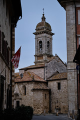 Fototapeta na wymiar Foto scattata nel centro storico di San Quirico d'Orcia alla chiesa di Santa Maria Assunta..