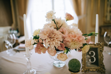 wedding table decoration with fresh flowers