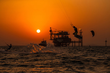 Kitesurfing against Offshore Jack Up