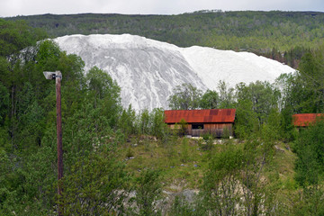 Abraumhalde am Marmorbruch in Fauske Norwegen
