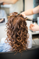 Fototapeta premium Coiffure, Préparation de la mariée