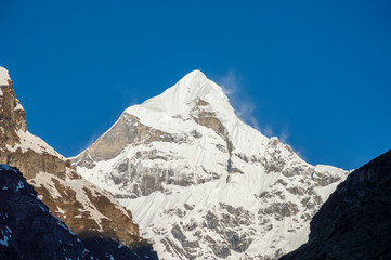 Fototapeta na wymiar Neelkanth Peak visible from Badrinath Temple, Uttarakhand