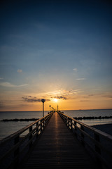 Fototapeta na wymiar Seebrücke an der Ostseeküste in Wustrow beim Sonnenuntergang 