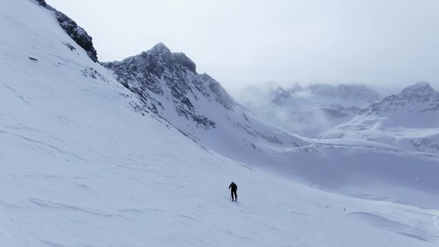 Ski Tour - narciarstwo g&oacute;rskie,  wejście na szczyt skitury 