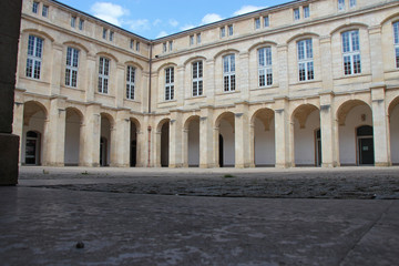 Fototapeta na wymiar cloister in bordeaux (france) 