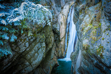 Wasserfall am Tatzelwurm im Winter - obrazy, fototapety, plakaty