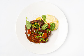 Ossobuco with mashed potatoes and sauce