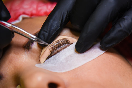 eyelash curling in a beauty salon