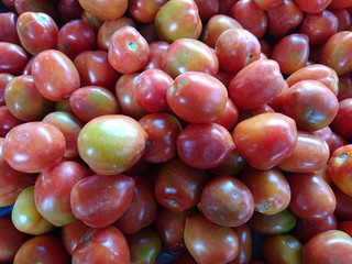 Tomatoes in the traditional market