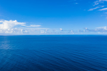 Obraz premium Relaxing seascape with wide horizon of the sky and the sea. Peaceful nature, ocean view