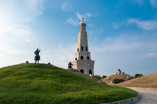 wide shot of fateh burj with sikh warrior statue against blue sky in the background. historical monument concept.
