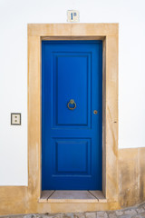 Porte bleue
