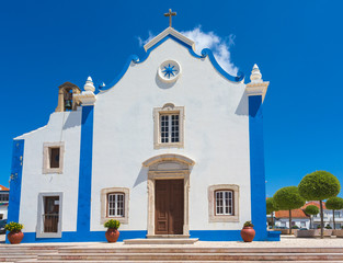 Eglise dans la ville d'Ericeira au Portugal