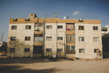Fototapeta poor dirty building ghetto slum city of Syrian Middle East dangerous war region obraz