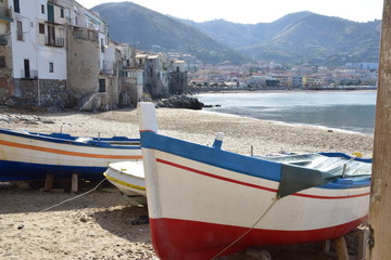 Fototapeta na wymiar Spiaggia di cefalù, Palermo. Sicilia