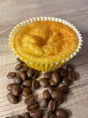 Muffin mit Kaffeebohnen