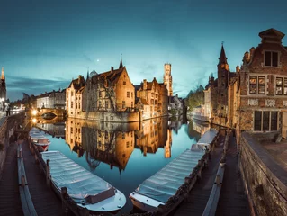 Deurstickers Historische stad Brugge in de schemering, Vlaanderen, België © JFL Photography