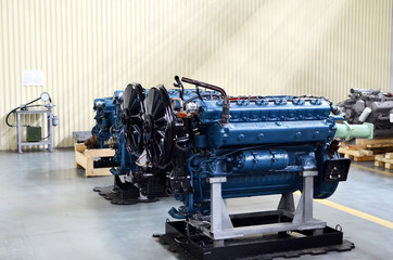 Warehouse wit Engines for installation on various modifications of the trucks