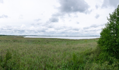 Obraz premium Wolken über dem See Łuknajno in Ermland Masuren Polen