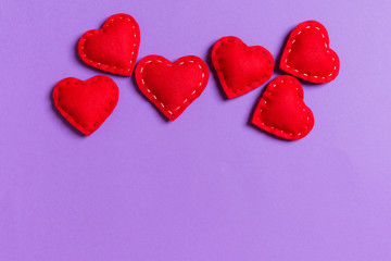 Obraz premium Composition of textile red hearts on colorful background with empty space for your design. Top view of St. Valentine's day concept