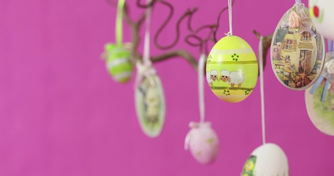 Sfondo colorato con uova di Pasqua