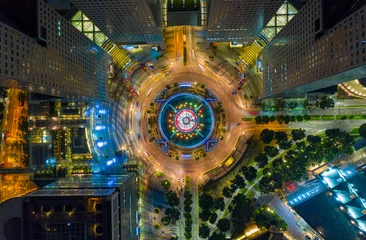 Foto auf Alu-Dibond Top view of the Singapore landmark financial business district with skyscraper. Fountain of Wealth at Suntec city in Singapore at night © Travel man