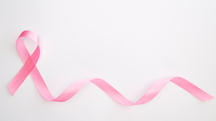 Obraz na płótnie Canvas Pink ribbon on white background