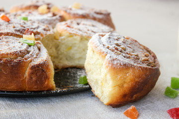 roses from yeast dough