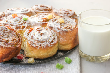roses from yeast dough