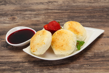 Curd pancakes with jam and stravberry