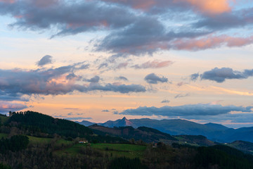 Fototapeta na wymiar Vistas del monte Txindoki, Zumarraga. 