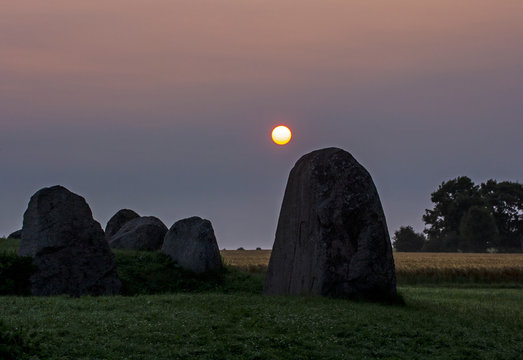Gro&szlig;steingrab "Riesenberg" Nobbin R&uuml;gen Sonnenaufgang