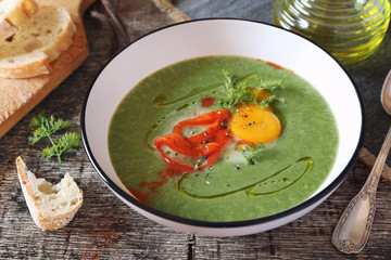 Green pea soup with spinach, olive oil, yolk and red grilled bell pepper dressing