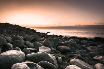 atardecer en borde costero