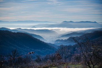 Obraz premium Mgła w górach rano