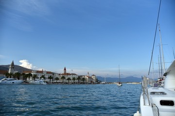 Fototapeta premium Sailing to Trogir Croatia - Segeln vor Trogir in Kroatien mit Katamaran