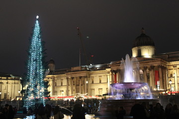 Photos of Trafalgar Square (London) at night