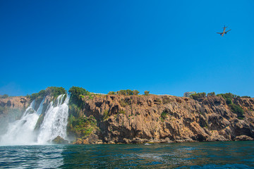 Fototapeta na wymiar Waterfall near the sea