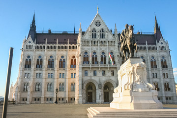 Fototapeta premium Statue in front of Hungarian parliament building in Budapest. 