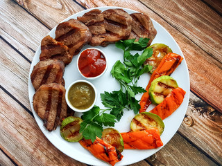 Grilled beef tongue with zucchini and pepper.