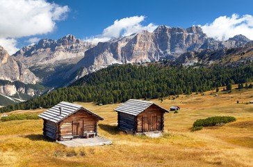Fototapeta na wymiar dolomities alps mountains, Italian dolomiti, Italy