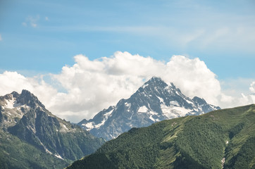 Obraz premium Sunny day in the mountains of Arkhyz. The Caucasus mountains with rocky peaks. Mountain landscape.