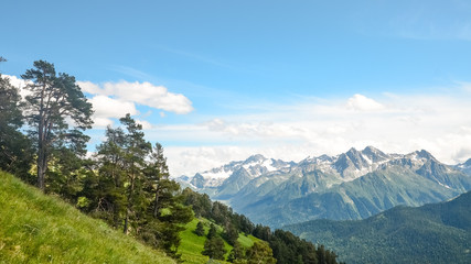 Obraz premium Sunny day in the mountains of Arkhyz. The Caucasus mountains with rocky peaks. Mountain landscape.